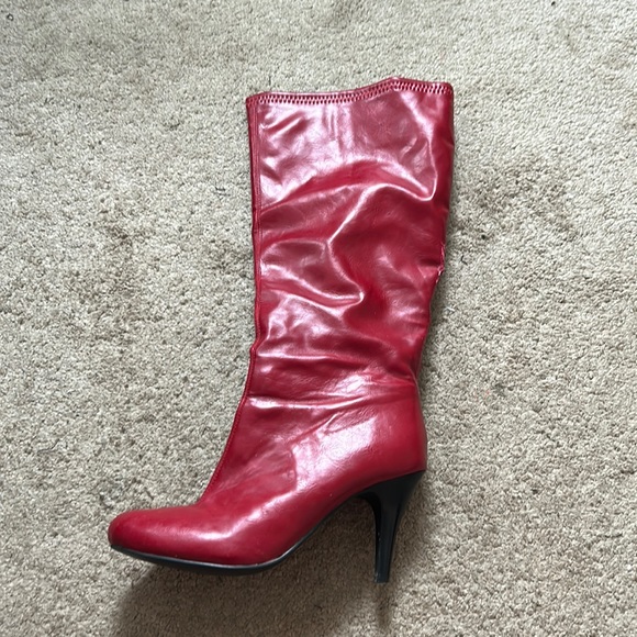 Red boots - Picture 1 of 2